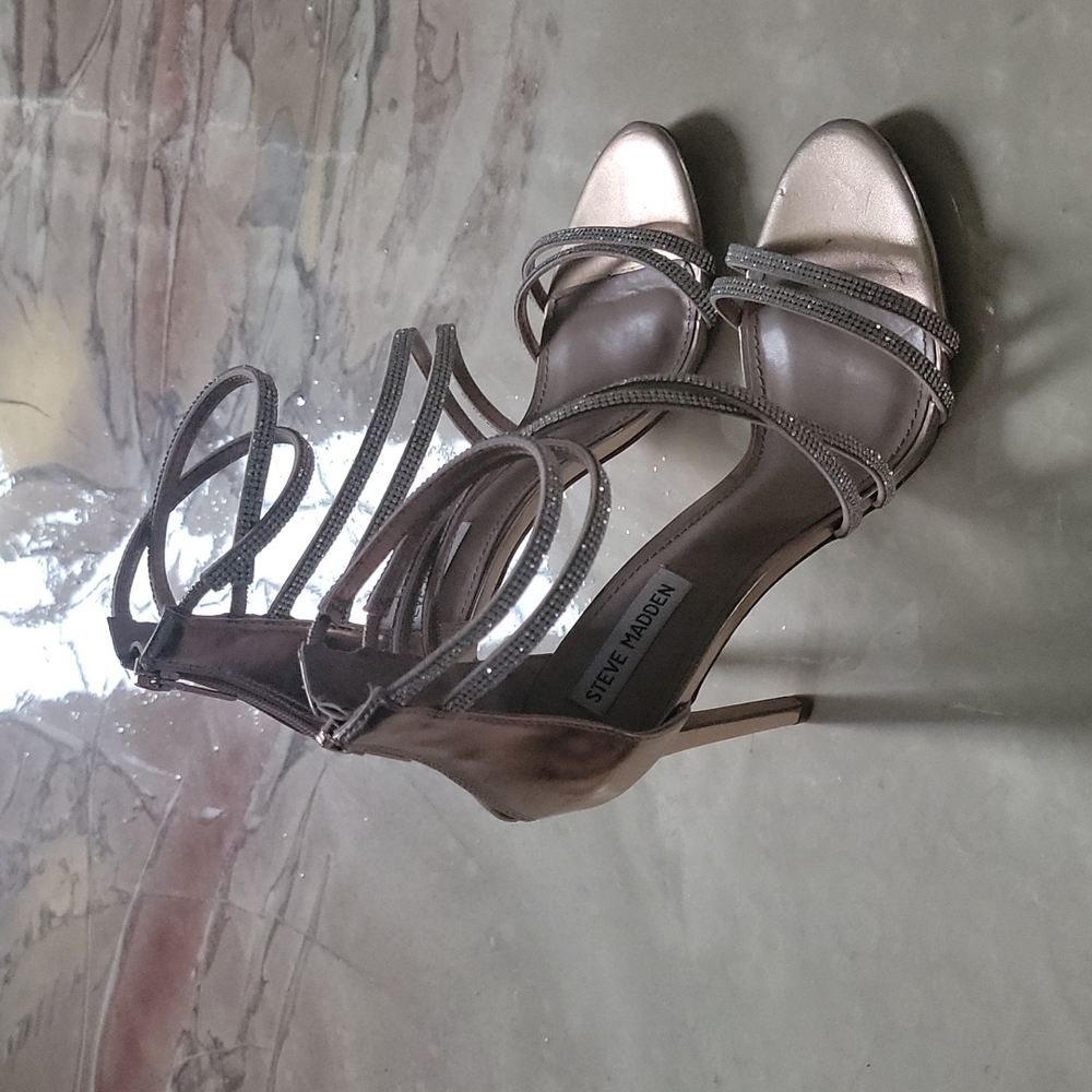 Heels - Picture 4 of 4